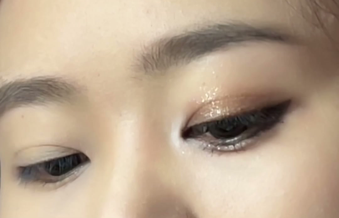 手残党必学:5步眼妆教程,从打底到闪片,告别晕妆显脏