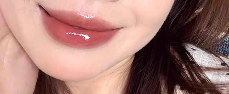 那柚镜面唇釉争议不断：是难用还是被误解？用户真实体验大公开